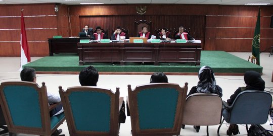Dua anggota DPRD Lampung Tengah dituntut 5 tahun dan 8 tahun penjara