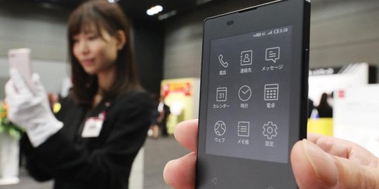 Ini smartphone tertipis di dunia asal Jepang