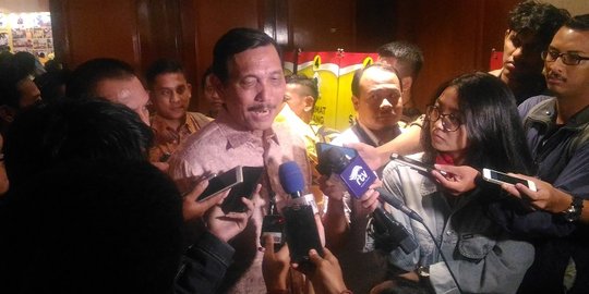 Dilaporkan ke Bawaslu terkait pose 1 jari, Luhut sebut bukan kampanye