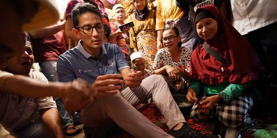 Ke Surabaya, Sandi kunjungi makam penyanyi Gombloh dan Kiai pembuat logo NU