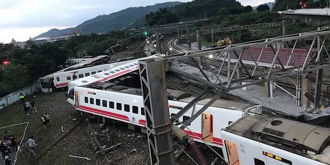 Kereta eskpres anjlok dan terbalik di Taiwan, 18 orang tewas
