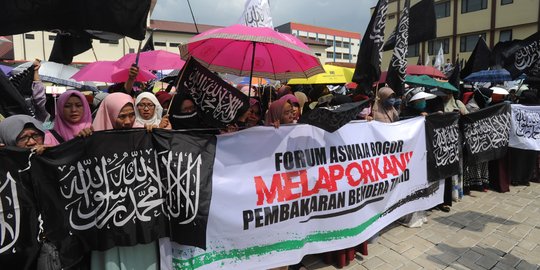Protes pembakaran bendera tauhid, massa geruduk Polresta Bogor