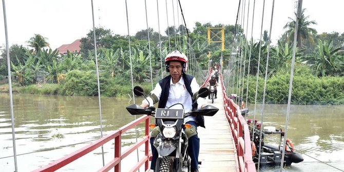 Survei-survei ini mencatat tren Jokowi turun, apa penyebabnya? ...