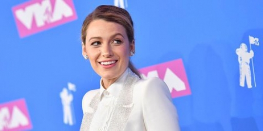 Suami ulang tahun, blake lively sebut ryan reynolds voter terseksi 2018!