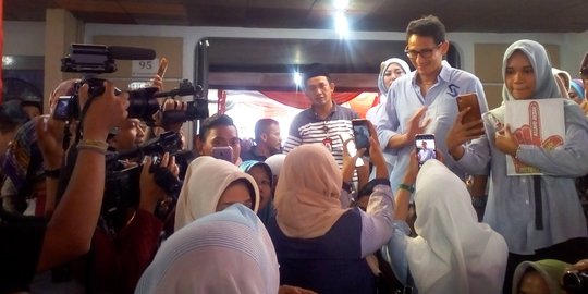 Sandiaga ingatkan emak-emak jangan berantem di grup WA karena Pilpres