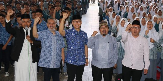 Datangi pesantren di Cianjur, Sekjen PAN didukung kiai maju Pileg