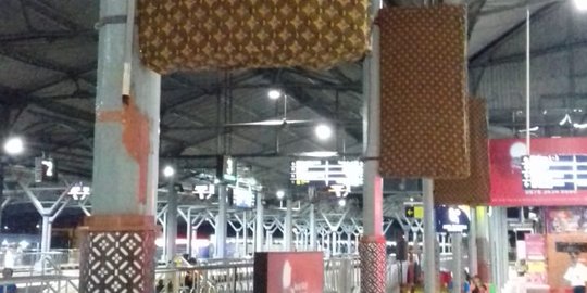 Percantik Stasiun Tugu Yogyakarta, PT KAI ganti iklan rokok dengan kain batik