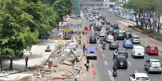 Penataan ulang trotoar Sudirman persempit jalur pejalan kaki