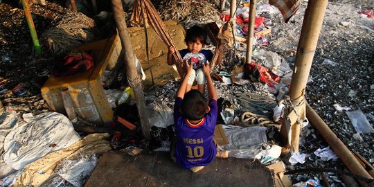 Meski tak besar, penduduk miskin RI tetap menabung untuk investasi dan pendidikan