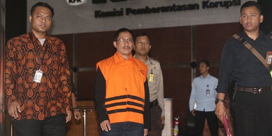 Ekspresi Bupati Cirebon saat ditahan KPK
