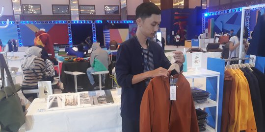 Cerita bisnis Ame Raincoat, pembuat jaket yang dibeli Presiden Jokowi saat IdeaFest