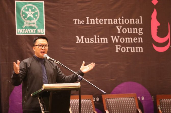 menpora saat menghadiri the international young muslim women forum iymwf