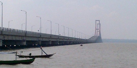 Alasan Presiden Joko Widodo gratiskan tol Jembatan Suramadu