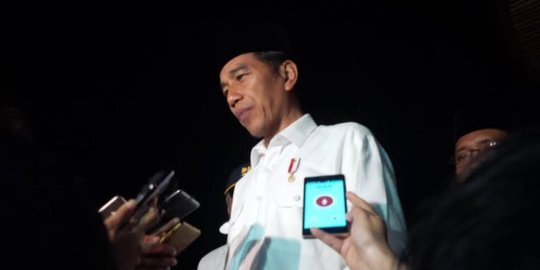 Hujan deras, Jokowi tetap hadiri peringatan Hari Sumpah Pemuda