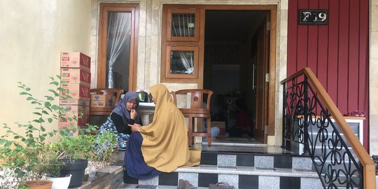 Rekan dan kerabat datangi rumah co-pilot Lion Air yang jatuh di Karawang