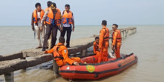Serpihan & bagian tubuh korban Lion Air jatuh dibawa ke crisis center Jakarta