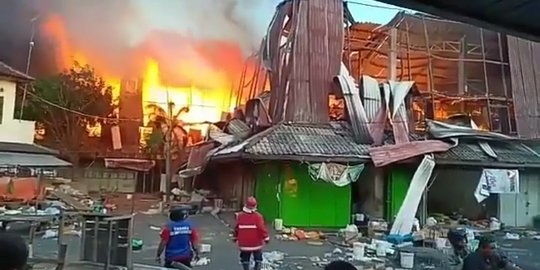 Ratusan kios di Pasar Legi Solo terbakar, penyebab korsleting listrik