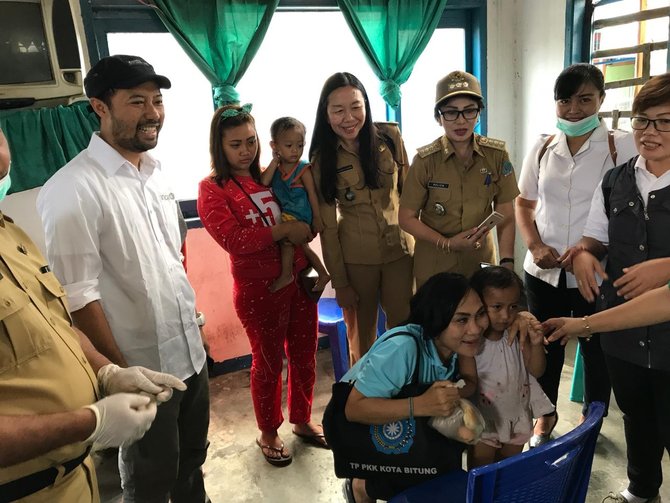 ketua tp pkk kota bitung khouni lomban rawung pantau langsung pelaksanaan imunisasi vaksin rubella