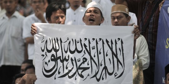 Polisi cari pemasang bendera berkalimat tauhid di kantor Gubernur Kaltim