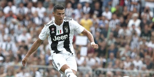 Kalahkan Selena Gomez, kini Cristiano Ronaldo jadi akun Instagram follower terbanyak!