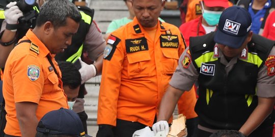 Tim SAR temukan 52 kartu identitas penumpang pesawat Lion Air JT610