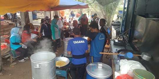 Dapur umum di lokasi pencarian Lion Air saban hari suplai 1.500 makanan buat relawan