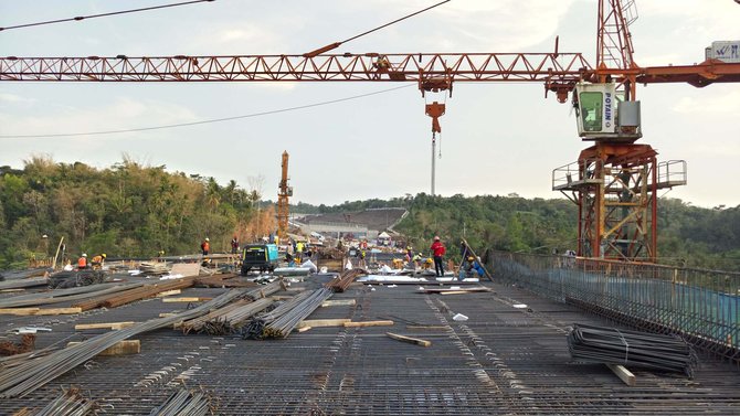 pengerjaan jembatan kali kenteng di ruas tol salatiga solo