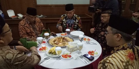 Jamuan nasi liwet 'temani' pertemuan Muhammadiyah dan NU