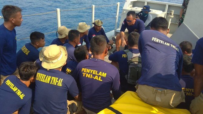 persiapan tim penyelam sisi tanjung karawang