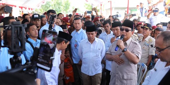 Prabowo janji amankan kekayaan negara untuk gaji petani, buruh, guru, polisi & TNI