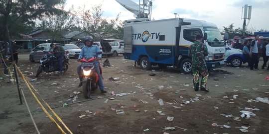 Banyak warga lihat pencarian Lion Air, Pantai Pakisjaya dipenuhi sampah