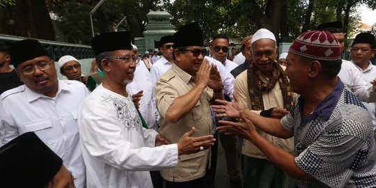 Prabowo akhiri safari di Jatim dengan ziarah ke makam Sunan Ampel