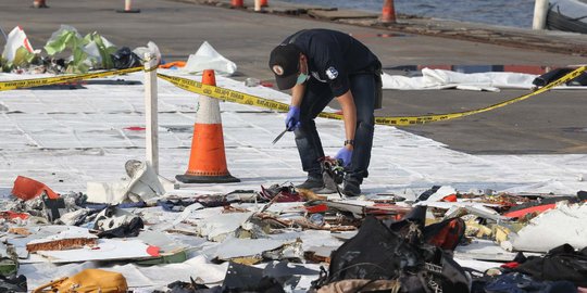 Cari bahan peledak, Puslabfor ambil sampel serpihan Lion Air