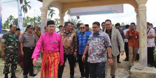 Desa Meredan kini terang benderang, sisa 4 desa di Siak belum teraliri listrik