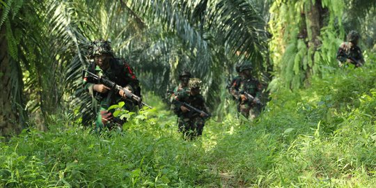 7 Jam baku tembak di Papua, TNI-Polri rebut balik senpi & tewaskan 2 anggota KKB