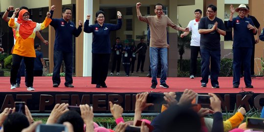 Jokowi senam bersama warga Tangerang saat peringati Hari Kesehatan Nasional