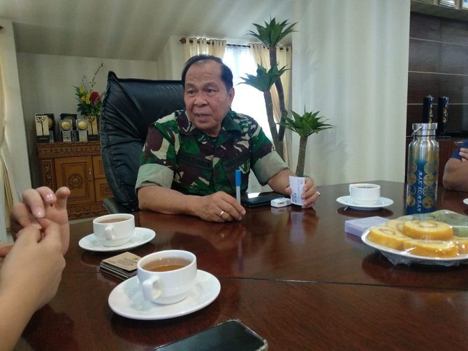 wali kota bitung maximiliaan jonas lomban dan tumblernya