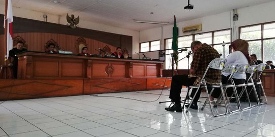 Eks bupati KBB dituntut 8 tahun bui dan hak politiknya dicabut