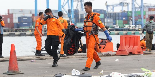 Tim SAR angkut berbagai temuan di hari ke-8 pencarian Lion Air