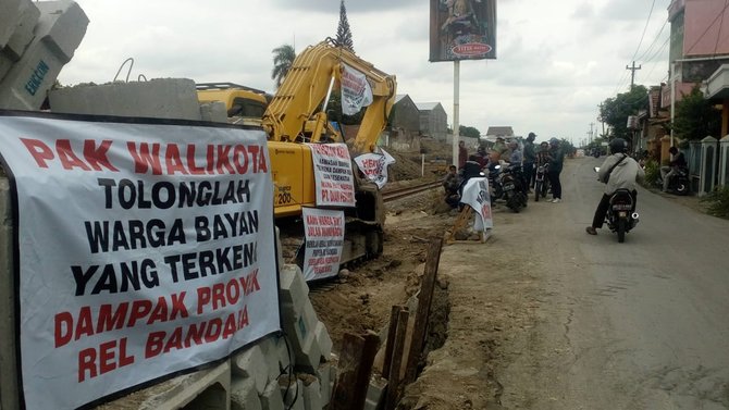 demo tolak proyek ka bandara solo