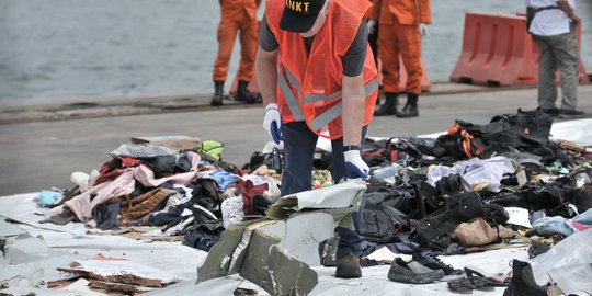 KNKT bersihkan barang pribadi korban Lion Air jatuh untuk diserahkan ke keluarga