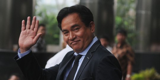Yusril 'mendua' di antara HTI dan Jokowi
