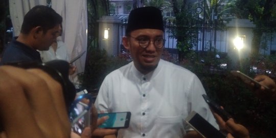 Timses: Mau bikin surveinya Pak Prabowo cuma 10 persen terserah