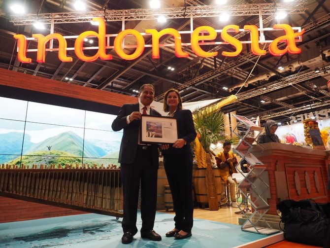 menpar terima penghargaan dari lonely planet di wtm london