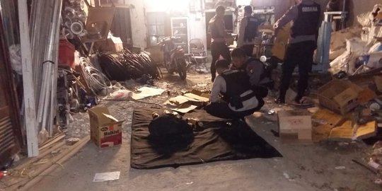 Penjual 60 mortir ke pengusaha rongsokan berpenampilan pekerja proyek