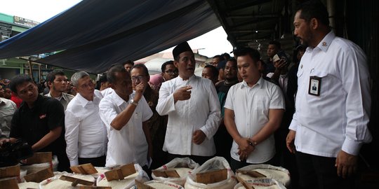 Mentan gandeng Kepala Bulog sidak pasokan beras di Pasar Induk Cipinang