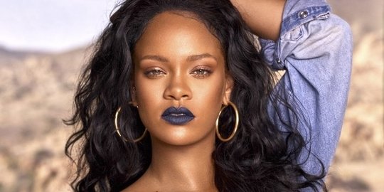 5 selebriti cantik berbagi tips pakai lipstik bold