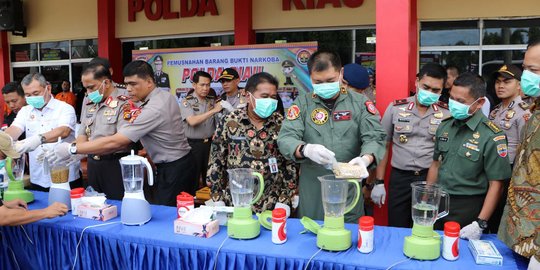 Polda Riau musnahkan 33 kg sabu dan 81 ribu pil ekstasi