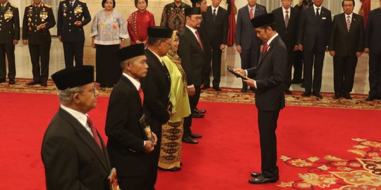 Jokowi anugerahkan 6 tokoh gelar Pahlawan Nasional