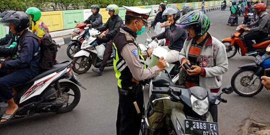 Operasi zebra di Pasar Minggu, pelanggar disidang di tempat